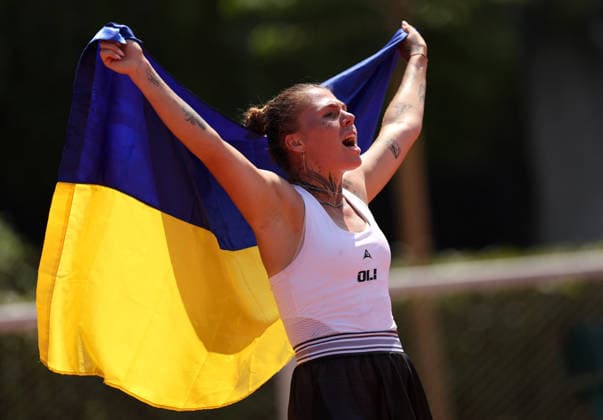 Oleksandra Oliynykova of Ukraine celebrates with the Ukraine flag French Open Tennis, Day Five, Tennis, Roland Garros, Paris, France - 28 May 2026Paris Roland Garros France EDITORIAL USE ONLY No use with unauthorised audio, video, data, fixture lists, club league logos or live services. Online in-match use limited to 120 images, no video emulation. No use in betting, games or single club league player publications. Copyright: xEllaxLing Shutterstockx 16898264f