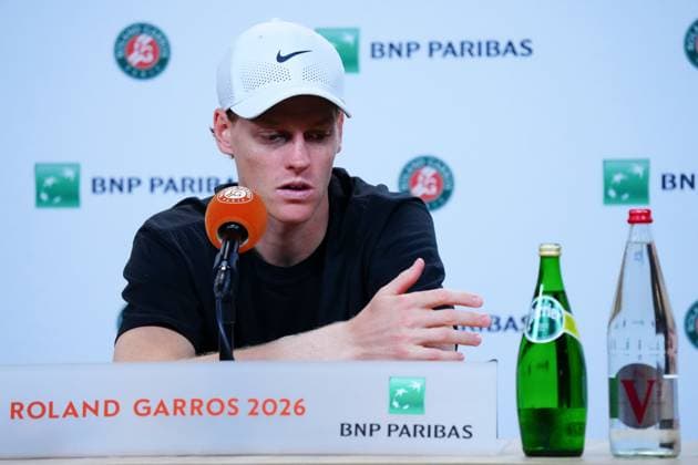 Jannik Sinner alongside some large water bottles in his press conference, PK, Pressekonferenz after his second round loss French Open Tennis, Day Five, Tennis, Roland Garros, Paris, France - 28 May 2026Paris Roland Garros France EDITORIAL USE ONLY No use with unauthorised audio, video, data, fixture lists, club league logos or live services. Online in-match use limited to 120 images, no video emulation. No use in betting, games or single club league player publications. Copyright: xJavierxGarcia Shutterstockx 16898263ah