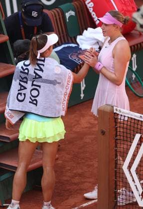 Julia Grabher of Austria shakes hands with Amanda Anisimova French Open Tennis, Day Five, Tennis, Roland Garros, Paris, France - 28 May 2026Paris Roland Garros France EDITORIAL USE ONLY No use with unauthorised audio, video, data, fixture lists, club league logos or live services. Online in-match use limited to 120 images, no video emulation. No use in betting, games or single club league player publications. Copyright: xEllaxLing Shutterstockx 16898264be