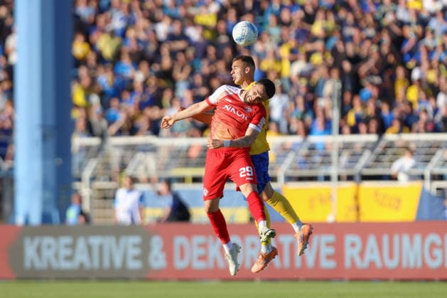 28 05 2026, xtgx, football promotion games to the 3 league, 1 FC Lokomotive Leipzig FC Würzburger Kickers, v l Dion Berisha Würzburg, 29 , Farid Abderrahmane Lok Leipzig, 8 duel, duel, fight, tackle DFL DFB REGULATIONS PROHIBIT ANY USE OF PHOTOGRAPHS as IMAGE SEQUENCES and or QUASI VIDEO Leipzig