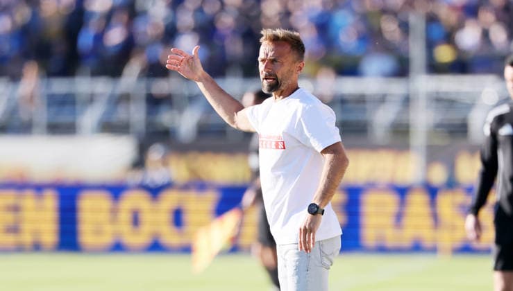 Leipzig, 28 05 2026, Bruno Plache Stadion, Fußball, Aufstiegspiele um den Aufstieg zut 3 Liga , Hinspiel , 1 FC Lokomotive Leipzig vs Würzburger Kickers , Im Bild Trainer Michael Schiele, Kickers Würzburg , Nur zur redaktionellen Nutzung Only editorial use NOFV DFB regulations prohibit any use of photographs as image sequences and or quasi video , Picture Point