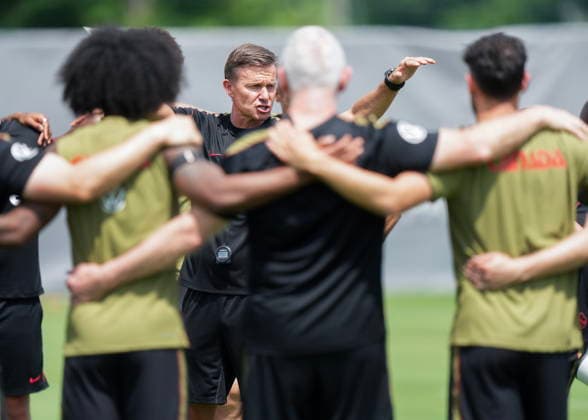 May 28, 2026, Charlotte, Nc, UNITED STATES: Jesse Marsh, centre, Canada s national soccer head coach speaks to his team in a huddle during team Canada World Cup roster selection camp in Charlotte, NC on Thursday, May 28, 2026. Canada News - May 28, 2026 - ZUMAc35_ 20260528_zaf_c35_090 Copyright: xNathanxDenettex