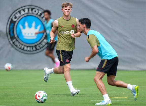 May 28, 2026, Charlotte, Nc, UNITED STATES: Canada defender Luc de Fougerolles , centre, dribbles the ball during team Canada World Cup roster selection camp in Charlotte, NC on Thursday, May 28, 2026. Canada News - May 28, 2026 - ZUMAc35_ 20260528_zaf_c35_095 Copyright: xNathanxDenettex