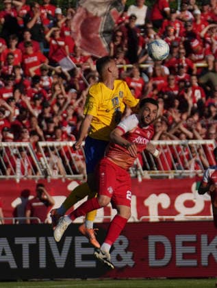 Alexander Siebeck (1. FC Lokomotive Leipzig, 14) and Ebrahim Farahnak (Würzburger Kickers, 28) duel 28.05.2026, FC Lokomotive Leipzig - Würzburger Kickers, Aufstiegsspiel, Regionalliga Promotion Final, Fussball, Regionalliga Nordost, Regionalliga West, GER, Leipzig, Bruno-Plache-Stadion DFL regulations prohibit any use of photographs as image sequences and or quasi-video. Leipzig Bruno-Plache-Stadion Sachsen GER Copyright: xBillmanxDubex
