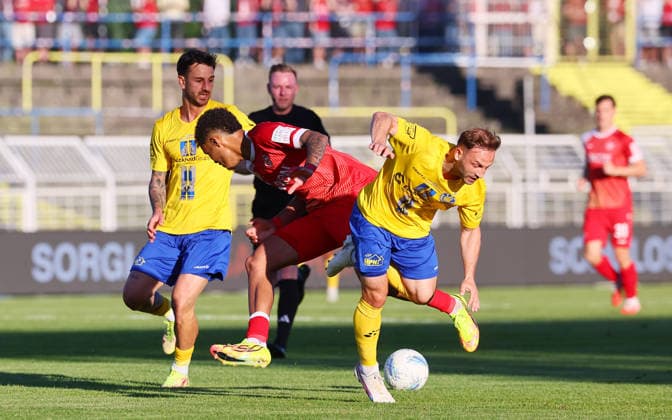 Leipzig, 28 05 2026, Bruno Plache Stadion,Soccer, HIN Promotion match to 3 Liga , 1 FC LOK LEIPZIG vs FWK WÜRZBURGER KICKERS , In the picture from l Filip Kusic 36, Lok , Jermain Nischalke 9, Würzburg and Tobias Dombrowa 34, Lok , Picture Point