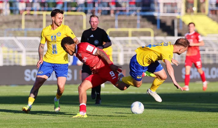 Leipzig, 28 05 2026, Bruno Plache Stadion,Soccer, HIN Promotion match to 3 Liga , 1 FC LOK LEIPZIG vs FWK WÜRZBURGER KICKERS , In the picture from l Filip Kusic 36, Lok , Jermain Nischalke 9, Würzburg and Tobias Dombrowa 34, Lok , Picture Point