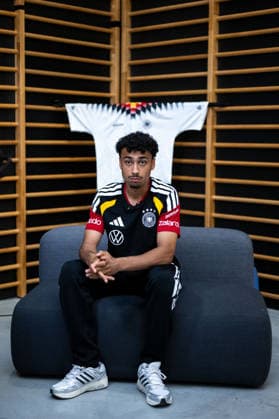 GER, Football mens national team Germany, training, 28 05 2026, Adidas Homeground, Herzogenaurach, GER, Football mens national team Germany, media session, in the picture Nathaniel Brown Germany, 18 in front of jersey, nordphotoxGmbHx xMemmler nph00005