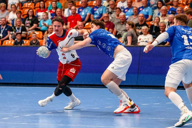 Mex Raguse HBW Balingen Weilstetten, 06 duel, duel, fight with Valentin Neagu Dessau Rosslauer HV 06, 13 , Dessau Rosslauer HV 06 vs HBW Balingen Weilstetten, Handball, 2 Bundesliga, 33 Matchday, Season 2025 26, 29 05 2026, Dessau Rosslauer HV 06 vs HBW Balingen Weilstetten, Handball, 2 Bundesliga, 33 Matchday, Season 2025 26, 29 05 2026 Dessau Rosslau Copyright: xEibner-Pressefoto LauraxRoemerx EP_LRR
