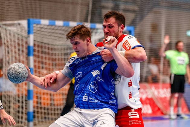 Merlin Fuss HBW Balingen Weilstetten, 13 haelt Fritz Leon Haake Dessau Rosslauer HV 06, 06 , duel, duel, fight, Dessau Rosslauer HV 06 vs HBW Balingen Weilstetten, Handball, 2 Bundesliga, 33 Matchday, Season 2025 26, 29 05 2026, Dessau Rosslauer HV 06 vs HBW Balingen Weilstetten, Handball, 2 Bundesliga, 33 Matchday, Season 2025 26, 29 05 2026 Dessau Rosslau Copyright: xEibner-Pressefoto LauraxRoemerx EP_LRR