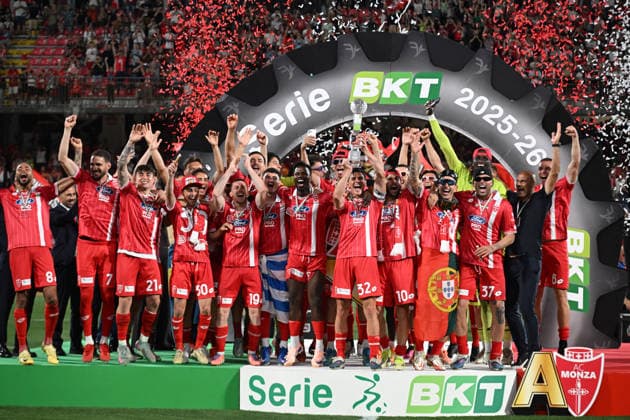 SQUADRA, team group, Mannschaftsbild, Totale Monza, Serie B, 2025-26, Monza vs Catanzaro 0-2, 29-05-2026, Esultanza, Celebration, Jubel SERIE B 2025-26 FINALE PLAY OFF RITORNO MONZA-CATANZARO 0-2