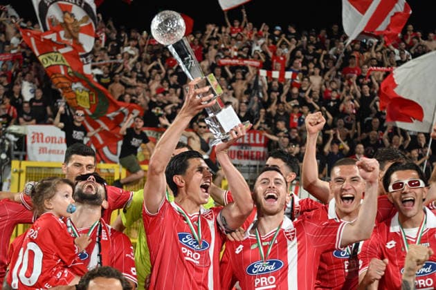 MATTEO PESSINA, SAMUELE BIRINDELLI, VALENTIN ANTOV, Gruppo, team group, Mannschaftsbild, Totale Monza, Serie B, 2025-26, Monza vs Catanzaro 0-2, 29-05-2026, Esultanza, Celebration, Jubel SERIE B 2025-26 FINALE PLAY OFF RITORNO MONZA-CATANZARO 0-2