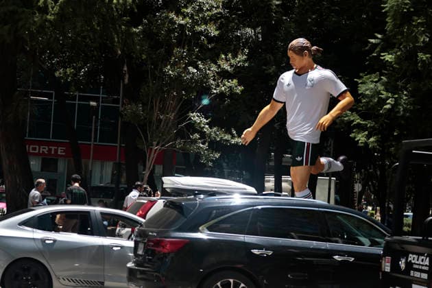 May 29, 2026, Mexico City, Cdmx, Mexico: Millions of tourists and Mexicans stroll along Paseo de la Reforma Avenue throughout the year, as it s one of the city s main tourist routes, home to the Angel of Independence. But these days, it s filled with art in anticipation of the opening of the third FIFA World Cup, WM, Weltmeisterschaft, Fussball 2026. Giant figures of soccer players have been placed along the avenue so that soccer fans can take photos alone or with their families to commemorate the next biggest sporting event in the world. Mexico City Mexico - ZUMAp204 20260529_zip_p204_071 Copyright: xJosuexPerezx