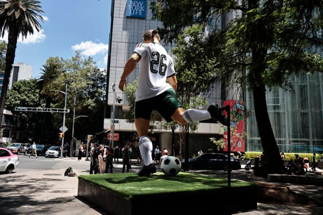 May 29, 2026, Mexico City, Cdmx, Mexico: Millions of tourists and Mexicans stroll along Paseo de la Reforma Avenue throughout the year, as it s one of the city s main tourist routes, home to the Angel of Independence. But these days, it s filled with art in anticipation of the opening of the third FIFA World Cup, WM, Weltmeisterschaft, Fussball 2026. Giant figures of soccer players have been placed along the avenue so that soccer fans can take photos alone or with their families to commemorate the next biggest sporting event in the world. Mexico City Mexico - ZUMAp204 20260529_zip_p204_072 Copyright: xJosuexPerezx