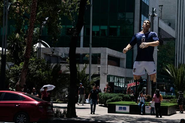 May 29, 2026, Mexico City, Cdmx, Mexico: Millions of tourists and Mexicans stroll along Paseo de la Reforma Avenue throughout the year, as it s one of the city s main tourist routes, home to the Angel of Independence. But these days, it s filled with art in anticipation of the opening of the third FIFA World Cup, WM, Weltmeisterschaft, Fussball 2026. Giant figures of soccer players have been placed along the avenue so that soccer fans can take photos alone or with their families to commemorate the next biggest sporting event in the world. Mexico City Mexico - ZUMAp204 20260529_zip_p204_086 Copyright: xJosuexPerezx