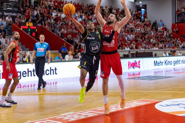 Phillip Montreal Russell Bozic Estriche Knights Kirchheim, 01 Viktor Kovacevic Giessen 46ers, 25 GER, Giessen46ers vs Bozic Estriche Knights Kirchheim, BARMER 2 Basketball Bundesliga, Playoffs Semifinal Game 4, Season 2025 2026, 29 05 2026 GER, Giessen46ers vs Bozic Estriche Knights Kirchheim, BARMER 2 Basketball Bundesliga, Playoffs Semifinal Game 4, Season 2025 2026, 29 05 2026 Giessen Copyright: xEibner-Pressefoto NinaxSanderx EP_NSR