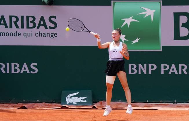 Oleksandra Oliynykova in third round action French Open Tennis, Day Seven, Tennis, Roland Garros, Paris, France - 30 May 2026Paris Roland Garros France EDITORIAL USE ONLY No use with unauthorised audio, video, data, fixture lists, club league logos or live services. Online in-match use limited to 120 images, no video emulation. No use in betting, games or single club league player publications. Copyright: xJavierxGarcia Shutterstockx 16898316b
