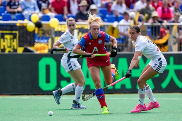 v li Elisa Gräve DHC, 26 , Jette Fleschütz GTHGC, 28 , Selin Oruz DHC, 14 , duel, duel, tackle, tackling, dynamics, action, action, 30 05 2026, Bonn Germany , Hockey, German Championship, Semifinal, Women, Großflottbeker THGC Düsseldorfer HC xozx