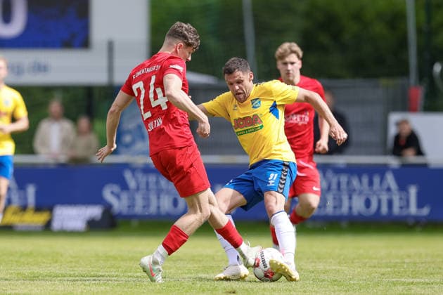 from left Dario Sultan Blumenthaler SV, 24 and Mirko Boland SV Todesfelde, 31 in duel, duel, dynamics, action, action, match scene, 30 05 2026, Todesfelde Germany , football, promotion round Regionalliga Nord, SV Todesfelde Blumenthaler SV xobx