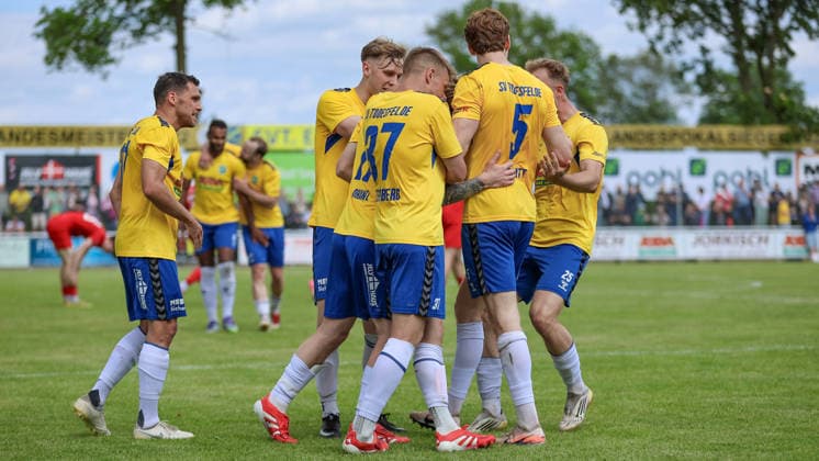 SV Todesfelde players with goal celebration, cheering, jubilant, optimistic, game scene, highlight, joy about the goal to 2 0, 30 05 2026, Todesfelde Germany , football, promotion round Regionalliga Nord, SV Todesfelde Blumenthaler SV xobx