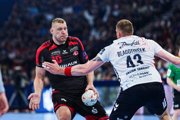Dainis Kristopans MT Melsungen, 10 , Blaz Blagotinsek SG Flensburg Handewitt, 43 GER, MT Melsungen vs SG Flensburg Handewitt, Handball, EHF European League, Semi-final, Season 2025 2026, 30 05 2026 GER, MT Melsungen vs SG Flensburg Handewitt, Handball, EHF European League, Semi-final, Season 2025 2026, 30 05 2026 Hamburg Copyright: xEibner-Pressefoto MarcelxvonxFehrnx EP_MFN