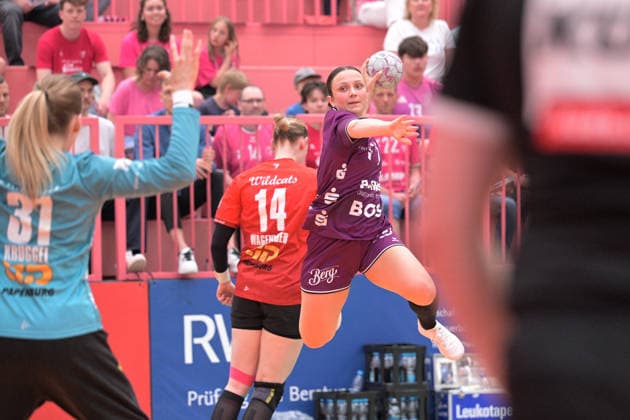 Sabrina Troester TusSies Metzingen, 07 in goal against Sofie Kruggel SV Union Halle Neustadt, 31 in goal TusSies Metzingen vs SV Union Halle Neustadt , Handball, Alsco HBF, 7 Play Off League Matchday, Season 2025 2026, 30 05 2026 TusSies Metzingen vs SV Union Halle Neustadt , Handball, Alsco HBF, 7 Play Off League Matchday, Season 2025 2026, 30 05 2026 Tuebingen Copyright: xEibner-Pressefoto TobiasxBaurx EP_TBR