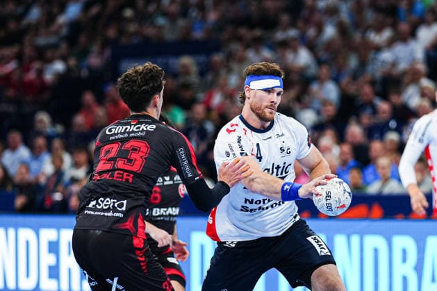 Marti Soler MT Melsungen, 23 , Johannes Golla SG Flensburg Handewitt, 04 GER, MT Melsungen vs SG Flensburg Handewitt, Handball, EHF European League, Semifinal, Season 2025 2026, 30 05 2026 GER, MT Melsungen vs SG Flensburg Handewitt, Handball, EHF European League, Semifinal, Season 2025 2026, 30 05 2026 Hamburg Copyright: xEibner-Pressefoto MarcelxvonxFehrnx EP_MFN