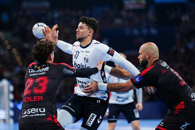 Marti Soler MT Melsungen, 23 , Marco Grgic SG Flensburg Handewitt, 17 , Adrian Sipos MT Melsungen, 08 GER, MT Melsungen vs SG Flensburg Handewitt, Handball, EHF European League, Semi-final, Season 2025 2026, 30 05 2026 GER, MT Melsungen vs SG Flensburg Handewitt, Handball, EHF European League, Semi-final, Season 2025 2026, 30 05 2026 Hamburg Copyright: xEibner-Pressefoto MarcelxvonxFehrnx EP_MFN