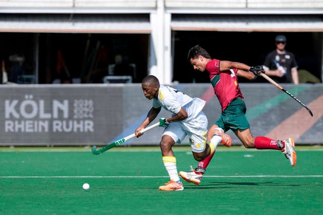 v li Nqobile Mansuet Ntuli Bili, HTHC, 16 , Timothy Brand Tim Brand, Polo, 10 , duel, duel, tackle, tackling, dynamics, action, action, in front of the advertising board of the sponsor Köln Rhein Ruhr 2036 2040 2044, advertising, sponsoring, economy, company, KölnRheinRuhr, Olympia, application, Olympic application, 30 05 2026, Bonn Germany , field hockey, German championship, semi-final, men, Hamburger Polo Club Harvestehuder THC xozx