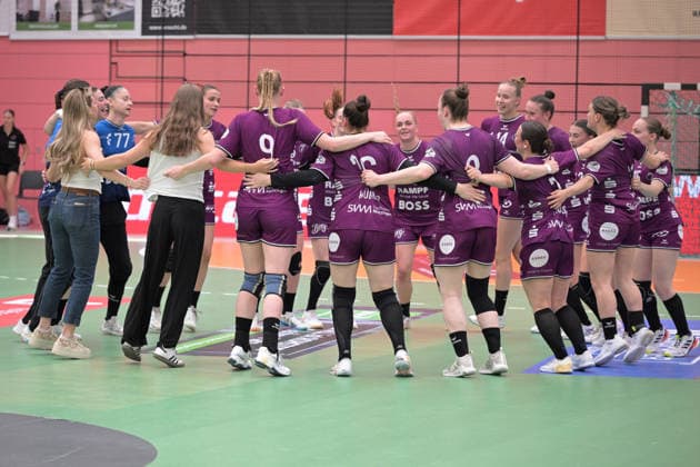 TusSies circle after the match TusSies Metzingen vs SV Union Halle Neustadt , Handball, Alsco HBF, 7 Play Off League Matchday, Season 2025 2026, 30 05 2026 TusSies Metzingen vs SV Union Halle Neustadt , Handball, Alsco HBF, 7 Play Off League Matchday, Season 2025 2026, 30 05 2026 Tuebingen Copyright: xEibner-Pressefoto TobiasxBaurx EP_TBR