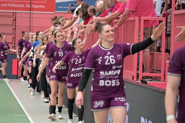 the TusSies thank the fans TusSies Metzingen vs SV Union Halle Neustadt , Handball, Alsco HBF, 7 Play Off League Matchday, Season 2025 2026, 30 05 2026 TusSies Metzingen vs SV Union Halle Neustadt , Handball, Alsco HBF, 7 Play Off League Matchday, Season 2025 2026, 30 05 2026 Tuebingen Copyright: xEibner-Pressefoto TobiasxBaurx EP_TBR