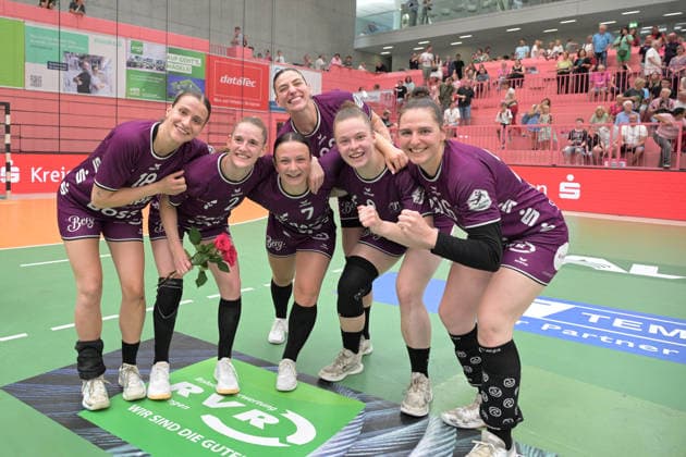 Santina Sabatnig TusSies Metzingen, 18 , Selina Lindemann TusSies Metzingen, 02 , Sabrina Troester TusSies Metzingen, 07 , Gabriela Clausson Bitolo TusSies Metzingen, 22 , Ida Petzold TusSies Metzingen, 08 and Svenja Huebner TusSies Metzingen, 26 after the match TusSies Metzingen vs SV Union Halle Neustadt , Handball, Alsco HBF, 7 Play Off League Matchday, Season 2025 2026, 30 05 2026 TusSies Metzingen vs SV Union Halle Neustadt , Handball, Alsco HBF, 7 Play Off League Matchday, Season 2025 2026, 30 05 2026 Tuebingen Copyright: xEibner-Pressefoto TobiasxBaurx EP_TBR