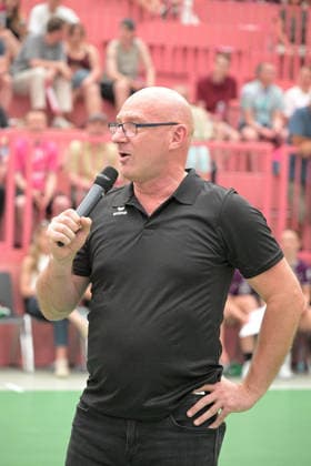 Ferenc Rott TusSies Metzingen, Managing Director thank the fans TusSies Metzingen vs SV Union Halle Neustadt , Handball, Alsco HBF, 7 Play Off League Matchday, Season 2025 2026, 30 05 2026 TusSies Metzingen vs SV Union Halle Neustadt , Handball, Alsco HBF, 7 Play Off League Matchday, Season 2025 2026, 30 05 2026 Tuebingen Copyright: xEibner-Pressefoto TobiasxBaurx EP_TBR