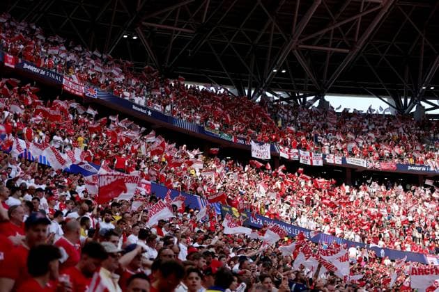 Arsenal Supporters Paris Saint-Germain v Arsenal, UEFA Champions League, Final, Football, Puskas Arena, Budapest, Hungary - 30 May 2026Budapest Puskas Arena Hungary EDITORIAL USE ONLY No use with unauthorised audio, video, data, fixture lists, club league logos or live services. Online in-match use limited to 120 images, no video emulation. No use in betting, games or single club league player publications. Copyright: xKieranxMcManus Shutterstockx 16898280al