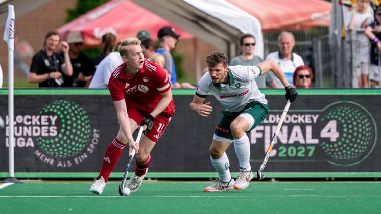 v li Tom Grambusch KTHC, 15 , Lukas Mertgens Mülheim, 18 , duel, duel, tackle, tackling, dynamics, action, action, 30 05 2026, Bonn Germany , Hockey, German Championship, semi-final, men, Rot Weiss Köln Uhlenhorst Mülheim xozx