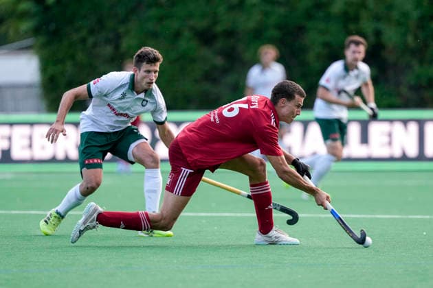 v li Robin Holthaus Mülheim, 17 , Antheus Barry KTHC, 16 , duel, duel, tackle, tackling, dynamics, action, action, 30 05 2026, Bonn Germany , field hockey, German Championship, semi-final, men, Rot Weiss Köln Uhlenhorst Mülheim xozx