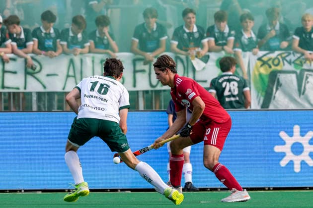 v li Robert Duckscheer Mülheim, 16 , Paul Glander KTHC, 10 , duel, duel, tackle, tackling, dynamics, action, action, 30 05 2026, Bonn Germany , Hockey, German Championship, Semi-Final, Men, Rot Weiss Köln Uhlenhorst Mülheim xozx