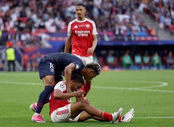 Myles Lewis-Skelly of Arsenal hugs Desire Doue of Paris Saint-Germain Paris Saint-Germain v Arsenal, UEFA Champions League, Final, Football, Puskas Arena, Budapest, Hungary - 30 May 2026Budapest Puskas Arena Hungary EDITORIAL USE ONLY No use with unauthorised audio, video, data, fixture lists, club league logos or live services. Online in-match use limited to 120 images, no video emulation. No use in betting, games or single club league player publications. Copyright: xAhmadxMora Shutterstockx 16902827df