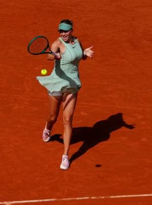 Amanda Anisimova in third round action French Open Tennis, Day Seven, Tennis, Roland Garros, Paris, France - 30 May 2026Paris Roland Garros France EDITORIAL USE ONLY No use with unauthorised audio, video, data, fixture lists, club league logos or live services. Online in-match use limited to 120 images, no video emulation. No use in betting, games or single club league player publications. Copyright: xJavierxGarcia Shutterstockx 16898316de