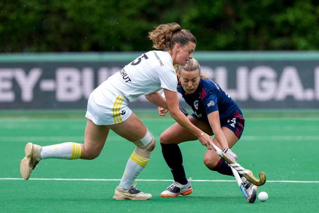 v li Emilia Landshut HTHC, 5 , Aina Lilly Kresken MHC, 14 , duel, duel, tackle, tackling, dynamics, action, action, 30 05 2026, Bonn Germany , field hockey, German Championship, semi-final, women, Mannheimer HC Harvestehuder THC xozx