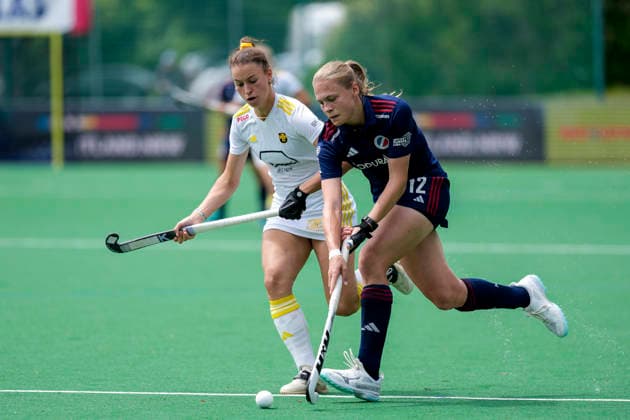 from left Isabel von Gersum HTHC, 55 , Ines Wanner MHC, 12 , duel, duel, tackle, tackling, dynamics, action, action, 30 05 2026, Bonn Germany , Hockey, German Championship, Semi-Final, Women, Mannheimer HC Harvestehuder THC xozx