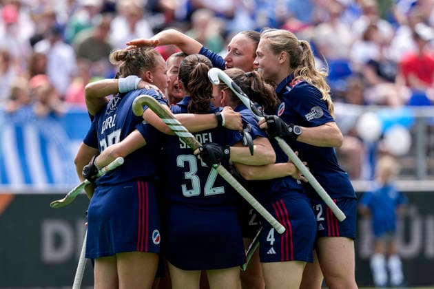 Players of Mannheimer HC MHC cheer about the goal to 2 1, jubilation, goal celebration, celebrate the goal, goal, celebration, cheers about the goal, joy, joy, rejoices, optimistic, positive, game scene, highlight, action, 30 05 2026, Bonn Germany , Hockey, German Championship, semi-final, Women, Mannheimer HC Harvestehuder THC xozx