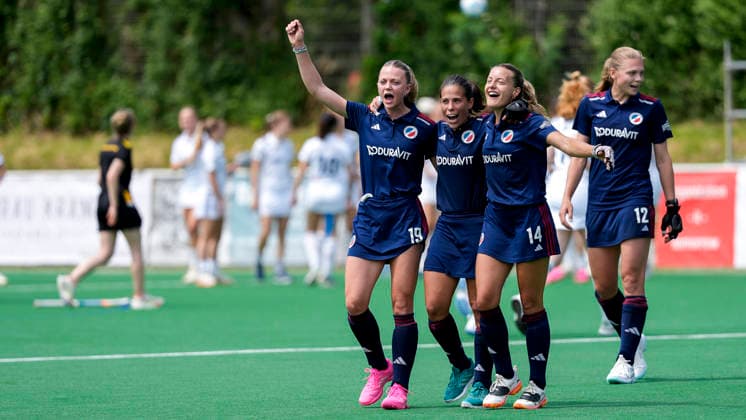 from left Verena Neumann MHC, 19 , Lucina von der Heyde MHC, 2 , Aina Lilly Kresken MHC, 14 , Ines Wanner MHC, 12 , players of Mannheimer HC MHC , jubilation after the final whistle, joy about the victory, winner, winners, jubilant, cheerful, positive, happy, optimistic, highlight, action, action, 30 05 2026, Bonn Germany , field hockey, German Championship, semi-final, women, Mannheimer HC Harvestehuder THC xozx