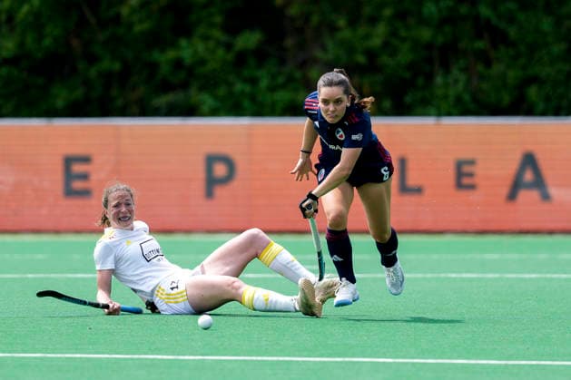 v li Teresa Martin Pelegrina HTHC, 13 , Fiona Felber MHC, 6 , duel, duel, tackle, tackling, dynamics, action, action, 30 05 2026, Bonn Germany , Hockey, German Championship, Semifinal, Women, Mannheimer HC Harvestehuder THC xozx