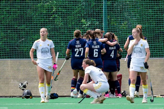 Players of Mannheimer HC MHC , cheering after the final whistle, joy about the victory, winner, winner, cheers, cheering, cheerful, positive, happy, rejoicing, optimistic, highlight, action, action, 30 05 2026, Bonn Germany , Hockey, German Championship, semi-final, Women, Mannheimer HC Harvestehuder THC xozx