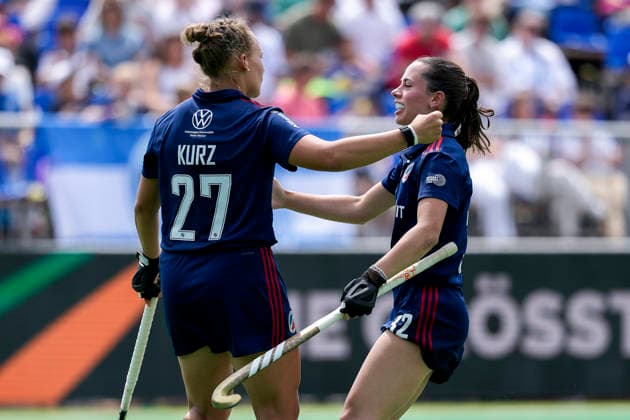 from left goal scorer Stine Kurz MHC, 27, captain , Carolin Seidel MHC, 32 , players of Mannheimer HC MHC , cheer about the goal to 2 1, jubilation, goal celebration, celebrate the goal, goal, celebration, cheers about the goal, joy, joy, rejoices, optimistic, positive, game scene, highlight, action, action, 30 05 2026, Bonn Germany , field hockey, German Championship, semi-final, women, Mannheimer HC Harvestehuder THC xozx