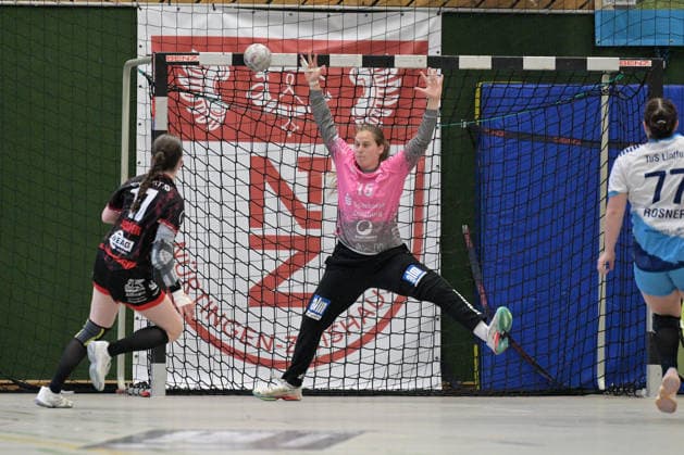 Vakare Damuleviciute TuS Lintfort, 25 against Michelle Schaefer TG Nuertingen, 17 at the throw goal TG Nuertingen vs TuS Lintfort , Handball, 2 Alsco HBF, 30 League Matchday, Season 2025 2026, 30 05 2026 TG Nuertingen vs TuS Lintfort , Handball, 2 Alsco HBF, 30 League Matchday, Season 2025 2026, 30 05 2026 Nuertingen Copyright: xEibner-Pressefoto TobiasxBaurx EP_TBR