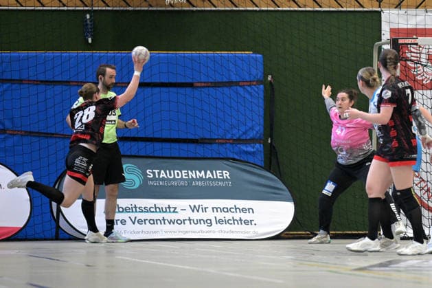 Neele Brandt TuS Lintfort, 41 in goal against Julia Symanzik TG Nuertingen, 28 on throw goal TG Nuertingen vs TuS Lintfort , Handball, 2 Alsco HBF, 30 League Matchday, Season 2025 2026, 30 05 2026 TG Nuertingen vs TuS Lintfort , Handball, 2 Alsco HBF, 30 League Matchday, Season 2025 2026, 30 05 2026 Nuertingen Copyright: xEibner-Pressefoto TobiasxBaurx EP_TBR