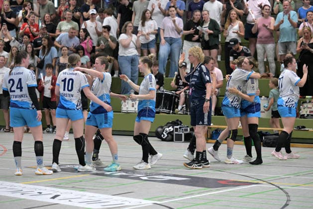 disappointed disappointment among the players from Lintfort after the 37 27 defeat at TG Nuertingen TG Nuertingen vs TuS Lintfort , Handball, 2 Alsco HBF, 30 League Matchday, Season 2025 2026, 30 05 2026 TG Nuertingen vs TuS Lintfort , Handball, 2 Alsco HBF, 30 League Matchday, Season 2025 2026, 30 05 2026 Nuertingen Copyright: xEibner-Pressefoto TobiasxBaurx EP_TBR