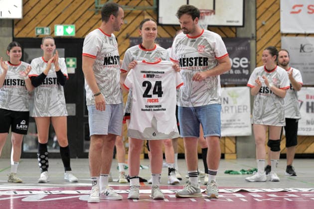 Most Valuable Player MVP and Best Goalscorer of the 2 Alsco Bundesliga mi Lisa Fuchs TG Nuertingen, 24 left Gunnar Fischer Head of Department TG Nuertingen right Philipp Henzier Sports Director TG Nuertingen TG Nuertingen vs TuS Lintfort , Handball, 2 Alsco HBF, 30 league matchday, 2025 2026 season, 30 05 2026 TG Nuertingen vs TuS Lintfort , Handball, 2 Alsco HBF, 30 league matchday, 2025 2026 season, 30 05 2026 Nuertingen Copyright: xEibner-Pressefoto TobiasxBaurx EP_TBR