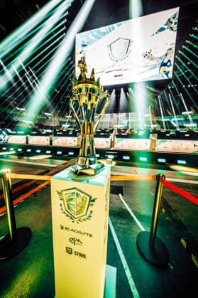 30 05 2026, xkkux, E Sports, FORTNITE MAJOR 1 SUMMIT, Season 2025 2026, PSD Bank Dome Düsseldorf The first LAN tournament of the FNCS season 50 duos compete against each other to win the prize pool and qualify for the Global Championship 2026 The duos are distributed as follows 20 EU, 13 NAC, 3 NAW, 5 Brazil, 3 Asia, 3 Oceania and 3 Middle East The top five teams automatically qualify for the Global Championship 2026 Cup Trophy in detail North Rhine-Westphalia Germany